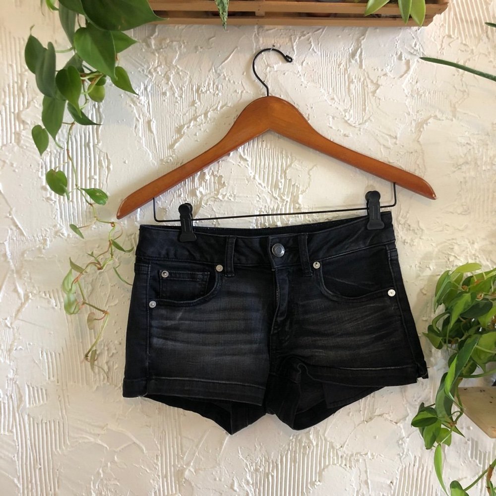 AEO Black Super Super Stretch Jean Shorts Size 4